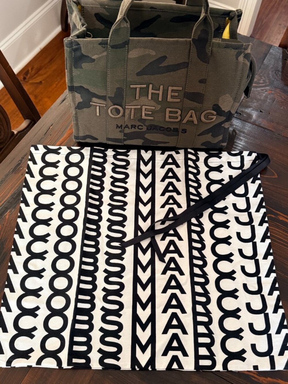 RARE! Marc Jacobs Camo Medium Tote Bag | Loved & Used | Strap + Dust Bag! - Picture 7 of 7